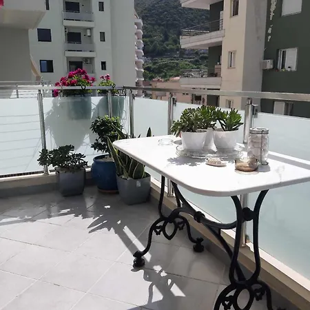 Modern Spacious 1 Bedroom Flat Next To The Appartement Vlorë