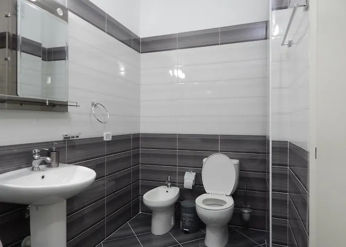 Modern Spacious 1 Bedroom Flat Next To The *
