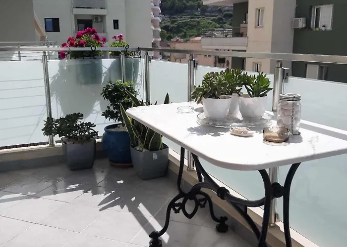 Modern Spacious 1 Bedroom Flat Next To The Appartement Vlorë