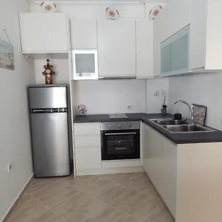 Modern Spacious 1 Bedroom Flat Next To The 아파트