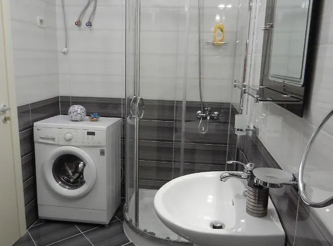 Modern Spacious 1 Bedroom Flat Next To The 아파트 Vlorë