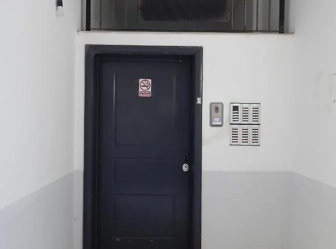 Modern Spacious 1 Bedroom Flat Next To The *